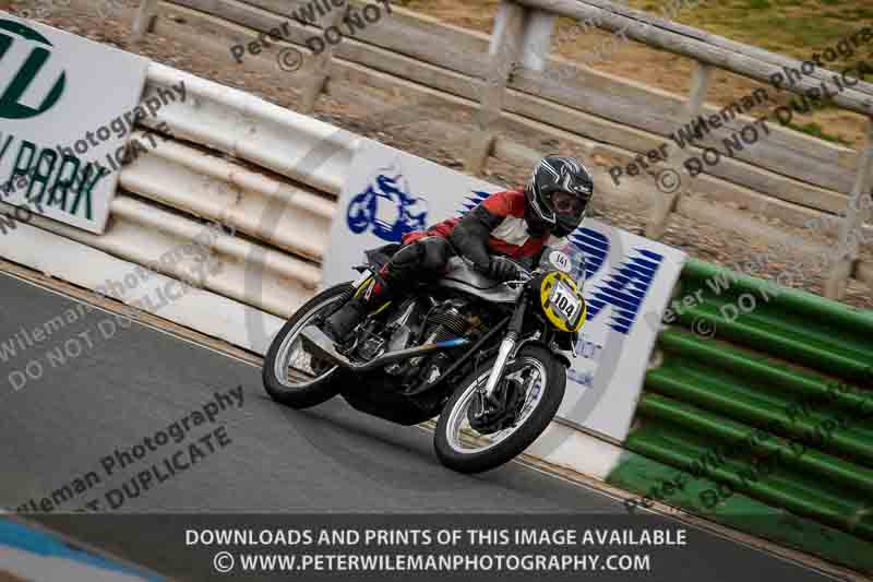 Vintage motorcycle club;eventdigitalimages;mallory park;mallory park trackday photographs;no limits trackdays;peter wileman photography;trackday digital images;trackday photos;vmcc festival 1000 bikes photographs